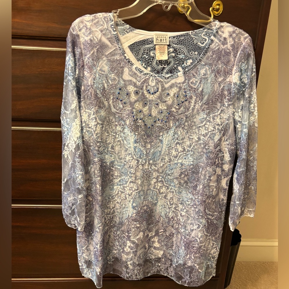 Decorative three-quarter length sleeve blouse